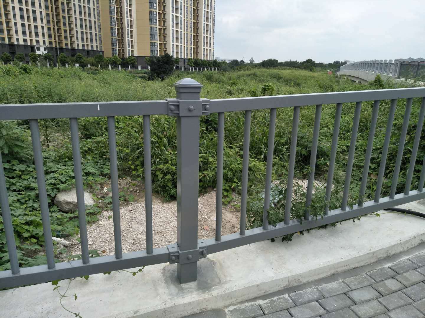 上海玻璃鋼護欄從什么時間開始更改的